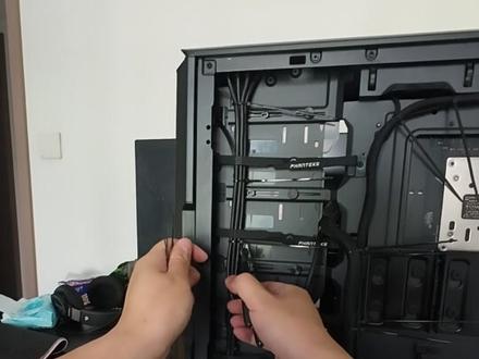 又炸了一块侧板,人麻了呀!坎坷装机路,加油吧! CPU:9800X3D
主板:微星B850M迫击炮 WiFi
内存:金百达6000 C28 24G*2
硬盘:致态TIPLUS 7100 1T
散热:酷冷至尊Hyper 612
#diy电脑 #装机 #汉中电脑装机 #装机日记