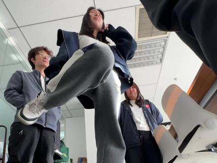 当老板说这个月奖金不发了 #红底鞋变装转场挑战 #办公室日常 #遛狗 #00后整顿职场 #精神状态belike