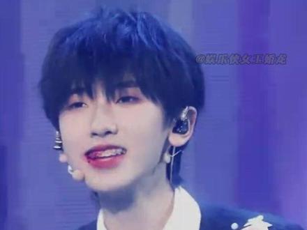 这个左奇函能不能自己买小卡送我 #左奇函 #tf家族 #明星 #帅哥