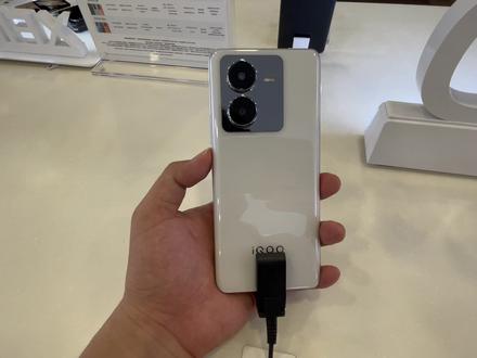 iqooz8和z8x的区别,除了处理器、摄像头、电池充电,屏幕显示好