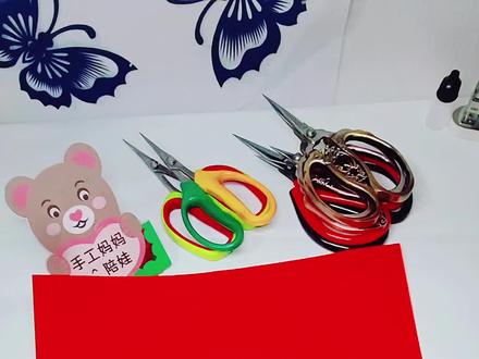 #立春 #剪纸 #记录真实生活 马上要立春了,剪一副迎春窗花分享给大家!