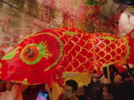 带娃自驾皖南,夜探瞻淇古村落,体验非遗鱼灯巡游,把满满福气带回家……#皖南 #春节 #鱼灯 #年味 #自驾游