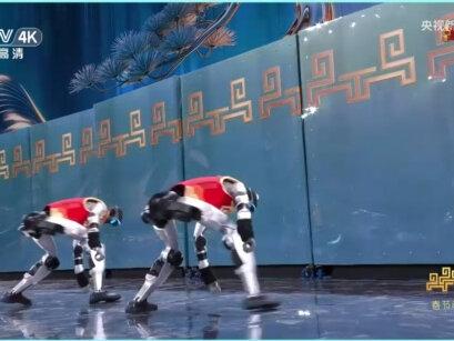 宇树机器人奔跑摆阵,春晚群控技术究竟有多强? #宇树科技 #春晚 #王兴兴 #机器人 #具身智能