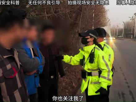 查扣三辆百吨王,驾驶员竟是粉丝!
加装所谓的“倒车灯”+超载,粉丝也得按规罚!
#交通安全 #严厉打击违法犯罪 #违法必究 #平安夜校