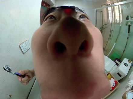 懒猪女友终于起床啦#刷牙#口咬全景相机