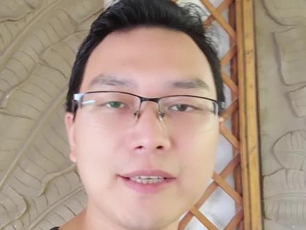 用AI写标题后,我再也不亲自写了! 笔记没观看,不一定是你的内容不行,很有可能是你的标题没取好!
爆款笔记标题一般采用四种创作方式:
1、制造反差:比如我被裁员了,但我更快乐了!
2、巧用数字:比如父母做到这三点,孩子更自信!
3、制造悬念:比如看了这本书,我彻底放弃奋斗了!
4、提出痛点问题:比如孩子内向怎么办?
了解了这四种技巧,然后回去哼哧哼哧自己写吗?不!凡是你重复做了三次的事情,都要想着怎么利用ai来自动化。
写爆款标题这样的事情,不就应该交给ai来做吗?
利用这个撰写爆款标题的结构化提示词,来写标题,在这个提示词中,我将刚才的四个技巧全部放进去了,让ai撰写这四种技巧的标题。
将提示词发给gpt,然后给他文章内容和想法,它马上就撰写出了四种技巧各10个标题,总共40个供我们选择,并且它也根据自己的理解给出了标题的选择建议。
非常的贴心,有了这个提示词,你还怕写不好标题吗?
想要提示词的,先关我,然后留下想要两个字!#ai写作 #ai工具 #爆款标题 #爆款标题怎么写