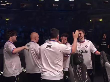 绿龙0:2不敌小蜜蜂遗憾止步布达佩斯major四强,今晚载物向世人诠释了何为世一突,而大超老师也诠释了什么是“最强”指挥手,图一手握6个赛点被硬生生搬回,魔王donk也许剩下的只有遗憾和不甘#绿龙vs小蜜蜂 #载物zywoo #donk #大超 #布达佩斯major