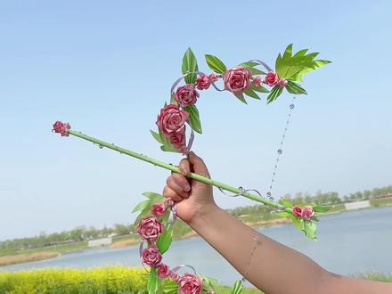 玫瑰花弓箭精准射中我心巴💘全网爆火的玫瑰弓箭超详细折纸教程 春天的浪漫是折纸玫瑰花弓箭给的,手残党必学,快艾特你最好的朋友给你做。#折纸 #花弓箭 #折纸教程 #手工 #亲子手工