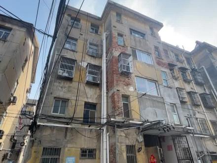 外墙脱落,维修谁负责? #安全 #老小区