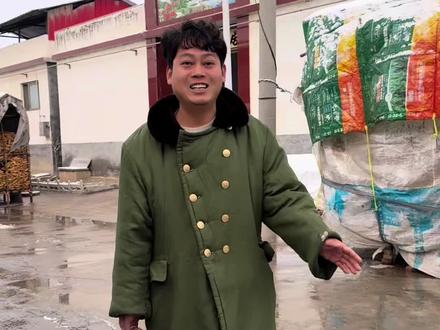 今天是2026年的元月第一天,新年新气象,愿大家在新的一年里平平安安,健健康康,全家人每天都开开心心的,今年元月的第一天,我们简简单单地吃一碗炸酱面,有一种满足叫来自一碗面,人间烟火气,最抚凡人心,一碗面足以慰风尘,面要筋道人要厚道,人间至味是清欢,一碗面条赴红尘#纪录美好生活