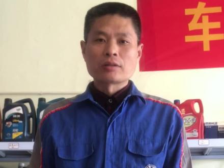 API表示美国石油协会简称对机油品质等级的评定标准:1、S表示汽油机油,L表示级别,从APISA、SB、SC、SE、SF、SG、SH、SJ、SL,字母越往后,油品档次越高。2、C表示柴油机油。F表示级别,从APICA、CB、CC、CD、CE、CF、CF4、CG4、CH4,字母越往后,油品档次越高。3、SAE表示美国汽车工程师协会缩写对润滑油粘度等级的规定。4、5W表示油品的使用温度范围,从0W、5W、10W、15W、20W、25W等,数字越小表示其低温流动性越好,越能在低温条件下工作。5、40表示机油在100时的粘度,级别有SAE20、30、40、50、60,数字越大其粘度越高。5W50通称多级油,表示此油在低温下粘度符合5W要求,100粘度符合40号要求。#菏泽鑫众汽车服务中心#修车我是认真的