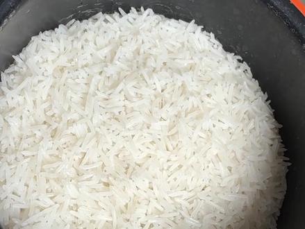 九品猫牙王煮米饭怎么放水? 新米新粮煮饭放多少水才能煮出粒粒分明软糯香甜的米饭?#猫牙米 #长粒香大米 #九品猫牙王 #奉新大米