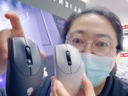 外星人新品双模鼠标AW620M。今天那个让人头晕的摄影师罢工了,终于不用跟着镜头一起晃了 #无线鼠标推荐 #外星人鼠标620M #电竞鼠标 #鼠标