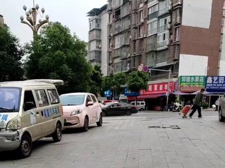 江淮M3改窗中窗玻璃
顾客坐到里非常闷
严重还会晕车
客人坐车舒服下次又坐你车。何乐而不为