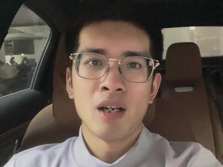 全域推商品如何用追投打爆素材,只需要三步
第一步,先用小额长时间的方式去追投,设置100块24小时,每个素材投一笔去观察,主要是用于测试素材的一个大概情况,拿到前期的数据反馈。
第二步,挑选测试完数据比较好或者ROI高的素材,每个给它添加两条追投,设置100块6小时。这个时候就要观察每一条追投的效果,消耗超过一半且没有转化的追投任务直接停掉。效果好的就继续给素材添加两次追投任务。这个时候就能测出素材的大概情况了,哪些数据能够 消耗完整且ROI达标的。
第三步,就可以用追投给素材拉流速了,把测试完反馈好的素材,追投100块2小时的,每半小时添加一条追投任务,追投5.6次就差不多了,这个时候不管追投任务有没有转化都不要暂停它,因为主要是为了把素材的流速拉起来,或者说堆起素材的热度。然后要注意观察追投的同时素材本身是否有自然消耗,如果自然消耗不起来,就继续缩短时间追投,100块1小时,同样半小时添加一条,追投几次之后素材的消耗基本上就能拉起来了。#电商运营 #千川投放技巧 #千川运营