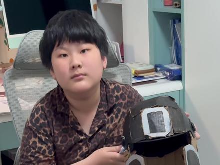 学校的主题日橙子Cos了一下三角洲深蓝(不知道打的对不对)我只是帮忙裁剪了下,橙子自己手搓了一个盾牌和头盔
#我们的爸爸