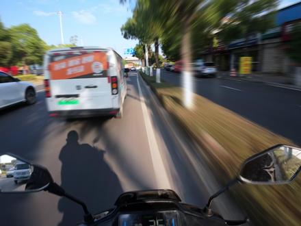 "骑快不是乱骑 变道不是乱变 反应只是基础 " #骑行vlog #进攻型驾驶 #防御性驾驶#电动车安全出行 #骑行vlog