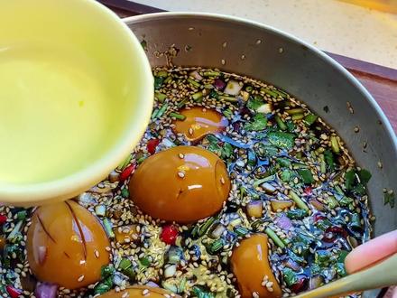 这玩意巨巨巨好吃还过瘾。醋泡冷蛋,鸡蛋的三种神仙吃法之一 #鸡蛋的神仙吃法 #减脂餐 #吃瘦不饿瘦 #灵魂蘸料 #茶叶蛋