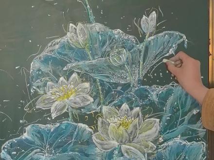 黑板报白荷花 出淤泥而不染,濯清涟而不妖。#黑板报 #粉笔画 #黑板报粉笔画 #黑板报可以有多绝