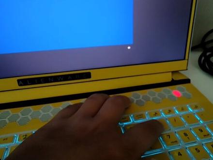 #外星人笔记本 外星人笔记本卡logo开机慢半年了,客服:刷故障代码,刷不出,不是硬件问题不在质保范围内。
之前风扇卡死也是,刷不出代码,我说风扇卡死,他让我更新驱动,更新系统。最后上门给换了,换了风扇就好(毕竟哪有轴承卡死懒软件的👽)
现在开机卡logo快30S进系统慢1小时进系统,客服让我更新系统,升级系统,升级驱动,刷BIOS,升级到win11,又远程一顿操作,原来偶尔开机慢,现在不动电脑几分钟后蓝屏。又让我恢复工厂设置(重装系统),恢复完预装过程中各种死机。本来开机1小时,现在开机都开不了了👽
几个W买的电脑,上了个智商税,又是一起大冤种😓原来贵的东西不一定就好还是有道理的😓