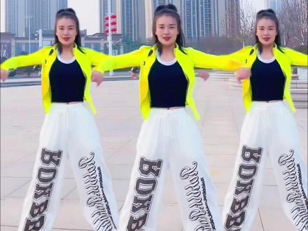 #高效燃脂 #简单易学 #正能量有氧健身操 《黑土的乡愁》好听动感的旋律🎶@音乐制作人-阿浩