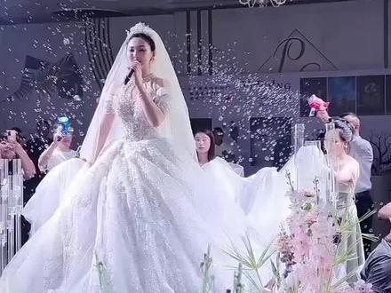 苏日古嘎也是在博王大酒店结婚的