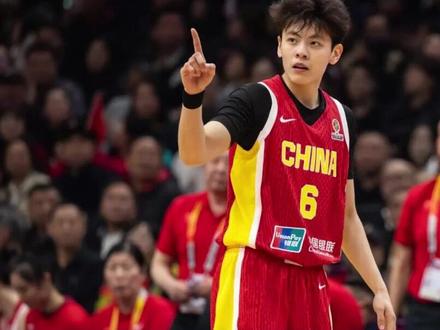 中国女篮84-74出线,数据一清二楚,不是韩旭,最大功臣是她1