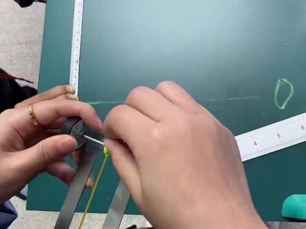 #实验操作 用橡皮筋驱动小车 教科版四年级上册