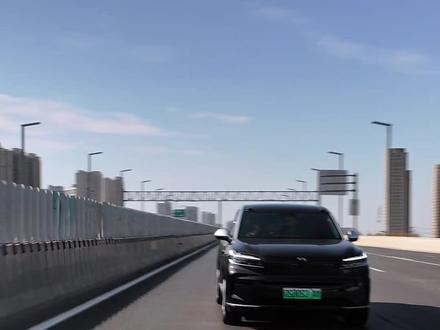 乐道车主们,赶紧去检查一下你们的车门限位器,你会发现上面没有做任何防护,裸露在外,容易生锈,安排这个硅胶车门限位器,安装简单,对准位置贴上去就行,不仅防水防生锈,还能增加车门缓冲起到减震作用#乐道汽车 #乐道L90 #车门限位器#汽车好物推荐