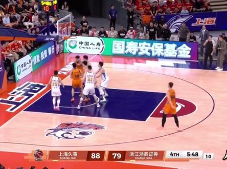 王哲林投篮尴尬一幕,又要入选五尬球了 #王哲林 #五尬球 #上海久事vs浙江广厦 #CBA总决赛 #说个球是球