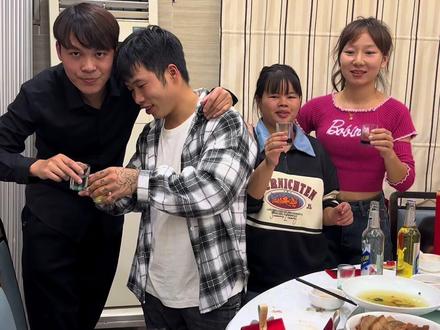 来到南宁干姐家,都没有带什么过来 今天她乔迁之喜,给了1000送祝福 希望她顺顺利利,从此一路上顺风顺水顺财神@百色黄粉粉(22号乔迁之喜)