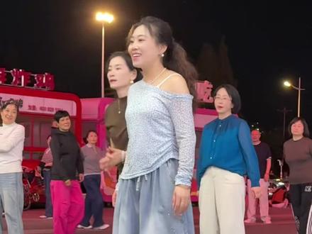 好嗨的舞蹈来喽 #爱不释手 #简单易学舞蹈 #一学就会系列