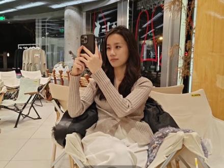 OPPO手机秒变单反?哈苏联名好,设置少不了
这样设置,手机秒变单反!
这一期给小伙伴们带来的是,OPPO、一加手机联名哈苏之后,原相机的专业设置模式
讲道理,现在的手机后置模组,动辄就占原手机成本一半的价格,素质一个个拿出来都不会差,更不要提和传奇哈苏联名之后的手机相机了。
掌握这些专业设置,不至于让你手里大几千买到的手机单反荒废了。零基础上手,OPPO手机的拍照教程。
别忘了点赞收藏关注~在评论区留言,你们想看的手机教程~#OPPO手机 #oppo手机使用技巧 #原相机 #原相机拍摄 #手机摄影 #手机拍照
