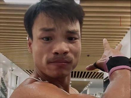 你成功的速度一定要超越你父母白头发的速度#健身#自律 #精神氮泵 #要做一个猛男 #嘴哥语录