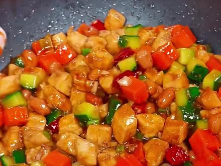 #每日美食分享 #创作者中心 #创作灵感 鸡胸肉这样做好吃又下饭#宫爆鸡丁 #宫保鸡丁怎么做
