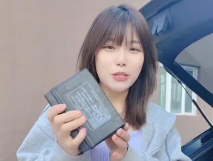 给铃木gsx250r拆电瓶,女生能搞定不?#机车 #摩托车 #女骑 #铃木gsx250r #保持热爱奔赴山海