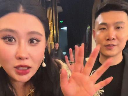 新郎新娘张诗尧哥哥给芊芊送祝福啦#馨子#苏六#张诗尧