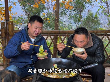 突然降温,炖一锅肥肉猪血,吃完暖乎乎 #家常菜 #我的乡村生活 #乡村味道 #新农人计划2025 #家常菜