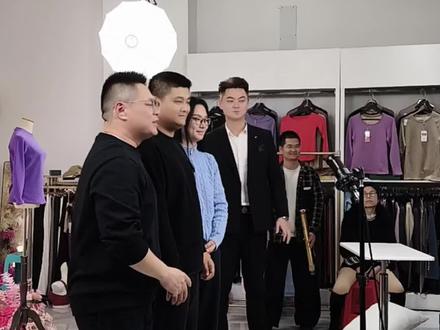 哥哥需要我们方总在身边,才有安全感#双胞胎之哥哥 家纺大卖哦