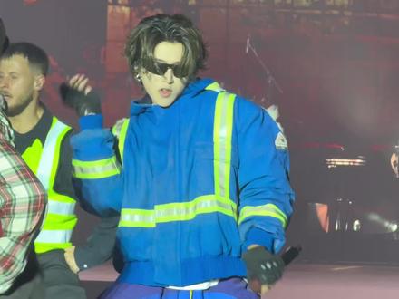 不愧是唱跳rap的神
Don't call my phone#蔡徐坤 #迪拜音乐节