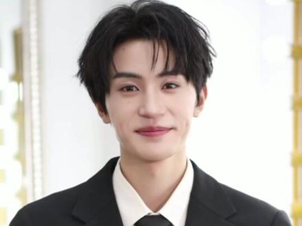 #央视网剧 专访演员@张翅 :从剧组“小透明”到短剧男一号,张翅的“职场之路”靠的是稳扎稳打和一点幸运加成。锁定本期节目,看张翅如何以“淡淡”的执着,在演员道路上一步步展翅高飞!#张翅 #短剧 #CCTV网络春晚#2026温暖中国年