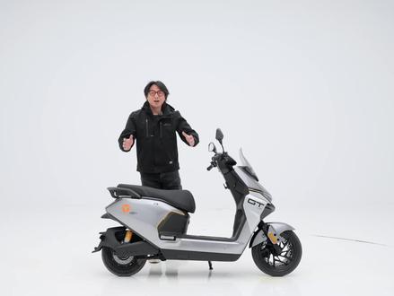 卷智能的雅迪让我感到陌生!4k档挑战万元级智能配置 #雅迪冠能白鲨二代 #智能进化跃级高配 #电动车 #电摩 #电动摩托车