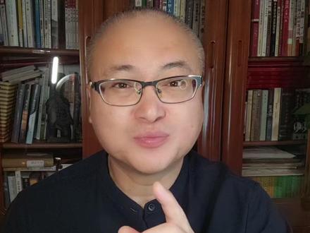 被拐21年认亲后离开养父母,这不是冷血,是人间清醒 21年的养育之情不是假的,但这份养育的起点,是亲生父母的骨肉分离。#贩卖人口#彭聪聪