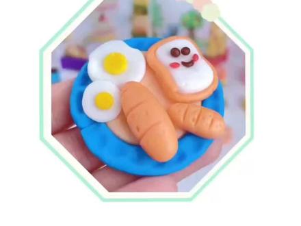儿童食玩手作~来做一份早餐过家家吧! #彩泥手工 #食玩手作 #橡皮泥手工简单幼儿 #能吃的彩泥 #千其糖 一起来用可以吃的彩泥做一盘早餐吧!