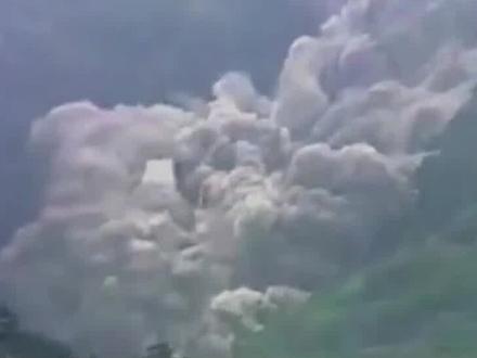 曾禁播30年的真实影像,记录樱岛火山爆发真相,既是天灾更是人祸 #真实影像 #纪录片 #人文社科 #火山