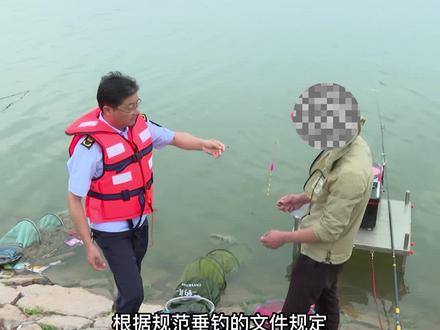 钓友们注意了! 一人多杆,一杆多钩……,非禁捕水域这样违规钓鱼必查!#钓鱼人 #池州 #同城热门 #禁渔