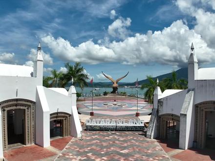 兰卡威我只玩两个项目,一个是落日巡航,一个是上一期视频#节节高带你玩马来西亚 #就是要酱玩 @抖音旅游