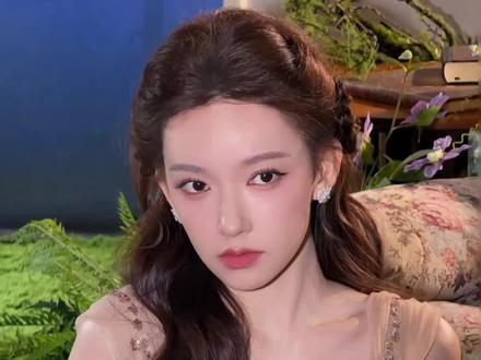 #程潇微博之夜造型,身材曼妙冲上热搜,花中仙子,好美的造型#程潇#娱乐@抖音Dou+上热门 @抖音小助手 @抖音创作小助手