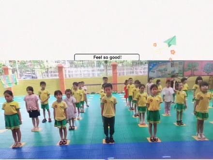 孩子们第一次跳广播体操。