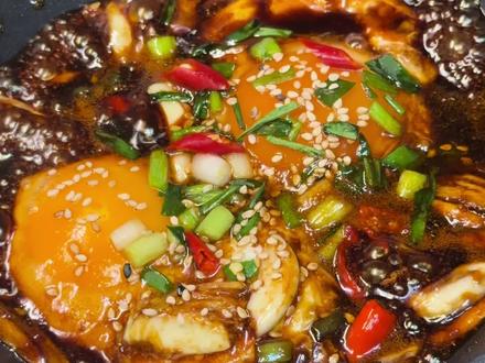 #复刻“公瑾爆蛋” 全网都在做的公瑾爆蛋,必须要尝一尝。爱吃辣,又加点辣椒,味道直接越级,一口一口停不下来,香的不是一点半点。又甜又酸又辣,一口气吃三碗真不是吹得!刷到我的赶紧去做!